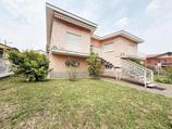 Villa singola su unico livello in Vendita