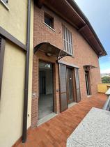 Bilocale su due livelli con box in Vendita