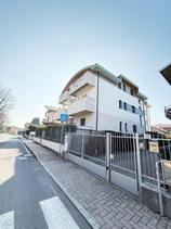 Tre locali , doppi servizi, terrazzo ,cantina e box in Vendita