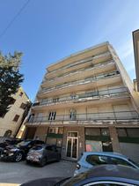 Tre locali con box e cantina in Vendita