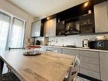 Tre locali con balcone ecantina in Vendita